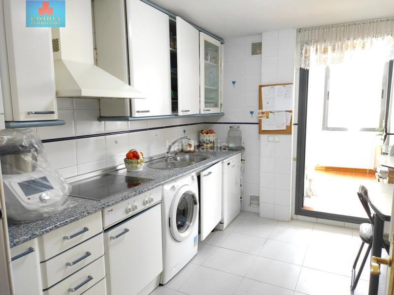 Foto 903d28a0-a954-478f-a021-ffdd5ee07deb. Towny house with heating parking pool in Hervencias Ávila