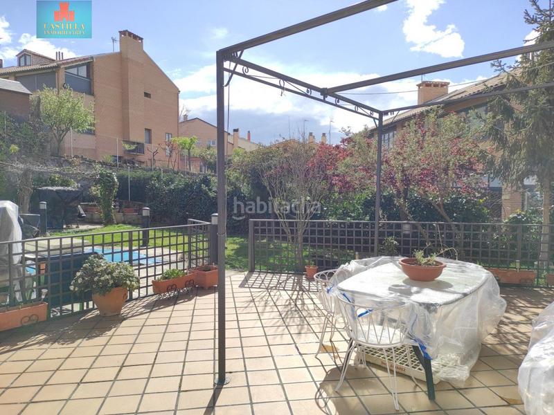 Foto acc77fc8-74a1-42f0-b326-517ac168d6f0. Towny house with heating parking pool in Hervencias Ávila