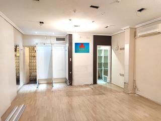 Alquiler Local Comercial en Centro. Magnífico local centro  50m escaparate 5m