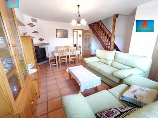 Maison jumelée à Hoyos del Espino. Oportunidad reformadonegociable chalet adosado en el corazón de
