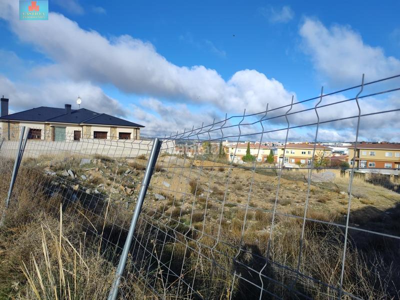 Foto d9c3cc40-496b-40df-900a-6e4ad25389e9. Terreno residenziale in Zona Rural Ávila