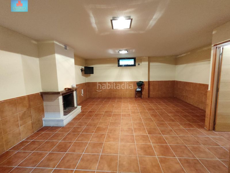 Foto 3509f88b-bd6f-436d-a659-c2dec8b2e084. Casa aparellada amb calefacció aparcament a Hervencias Ávila