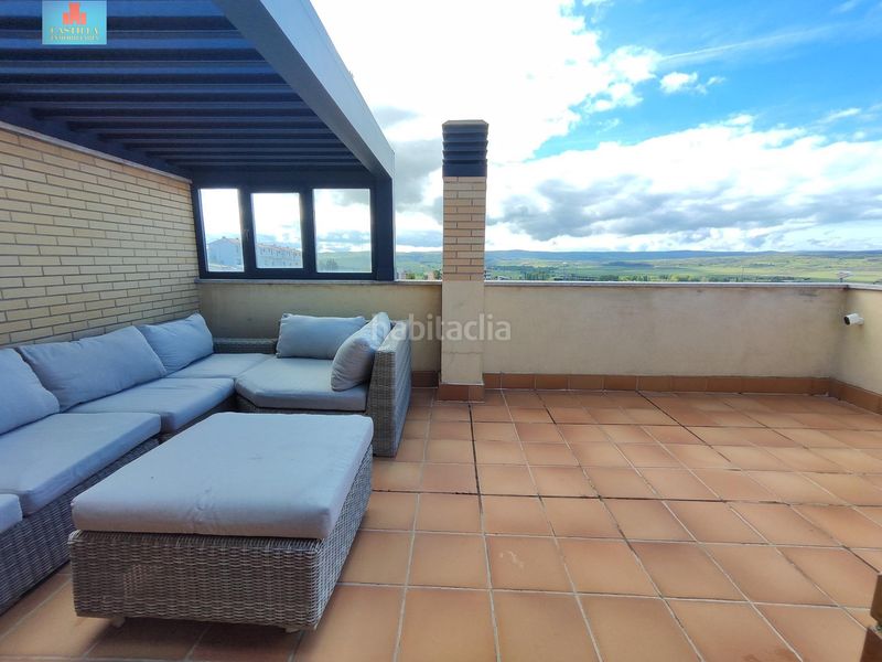 Foto 9e0aef16-96c7-470f-b3e8-7769185ea06a. Casa aparellada amb calefacció aparcament a Hervencias Ávila