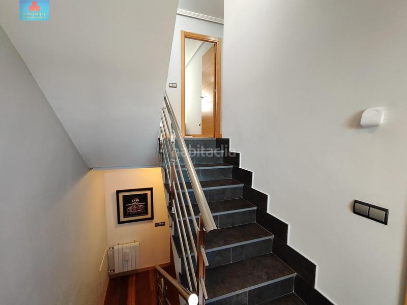 Foto e54c6a44-ea24-4a85-bed2-f265edb3e934. Doppelhaus mit heizung parking in Hervencias Ávila