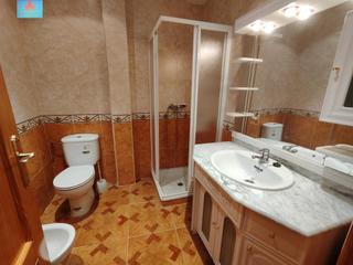 Casa bifamiliare in Burgohondo. Oportunidad chalet pareado burgohondo 330m2, plantas independien
