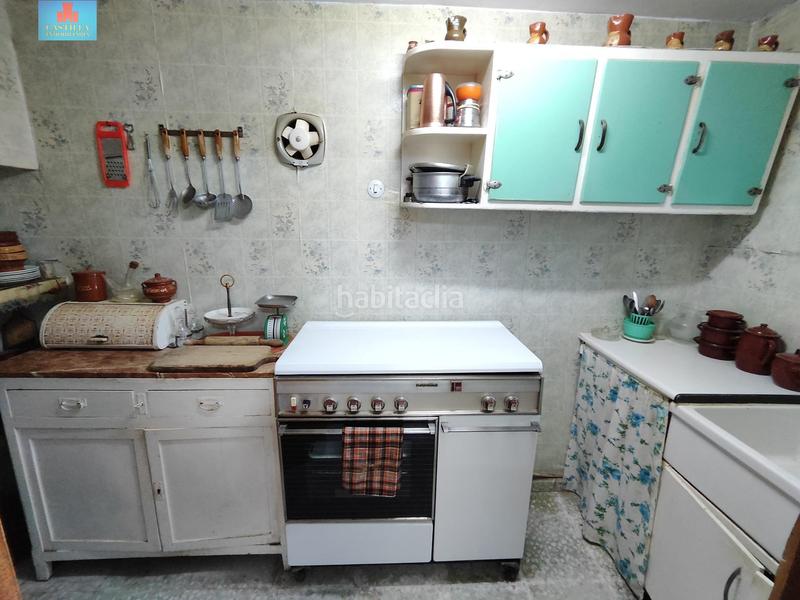 Foto 077e0853-3a5a-43a9-b1a6-cc0f235a1520. Casa amb aparcament a Velayos