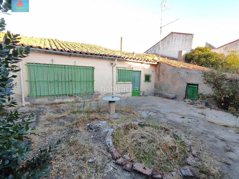 Foto 4043e14e-d1e8-4b86-b47f-2a63e3e8f789. Casa amb aparcament a Velayos