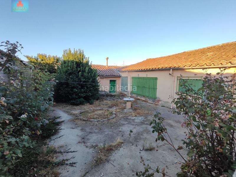 Foto a58ca8fd-41ca-4f34-9486-f00864373a3b. Casa amb aparcament a Velayos