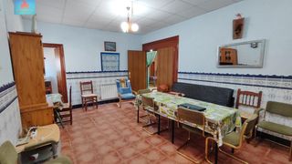 Chalet in Bercial de Zapardiel. Oportunidad espectacular casa de 375m2 en parcela de 270m2 conec