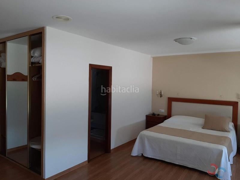 Foto bc7ec5b9-8d39-4bc9-921a-cc5a7b6b00d8. Edificio in Raxó Poio