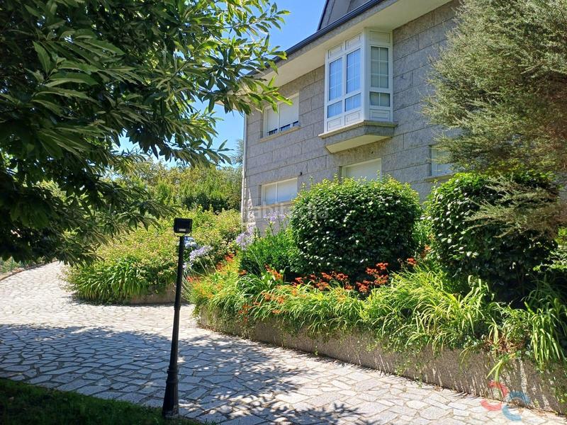 Foto 3379f5be-22f7-4037-b315-a303e5db7d15. Chalet avec parking dans Fontecarmoa Vilagarcía de Arousa