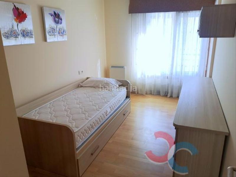 Foto f2f6f56e-ab1f-418e-8623-83e7bfc4552f. Piso  en Marín