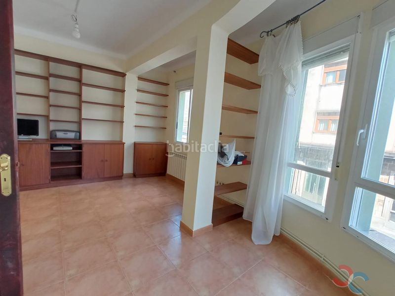 Foto f4f6f397-8115-4ca4-84d3-bf6693065ce8. Casa a Marín