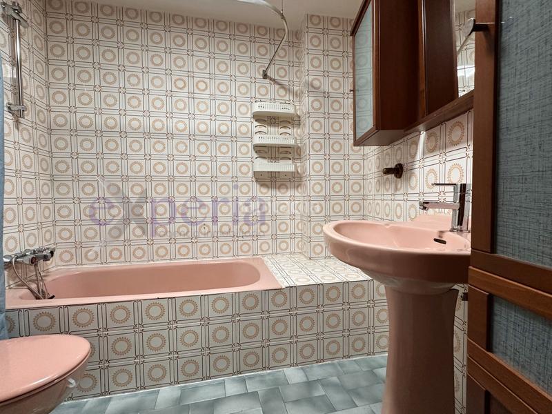 Foto 3f5f2747-e6f9-4085-9009-75b00cc43ad5. Piso  en venta en el centro de La Felguera (). en Langreo