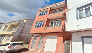 Edifici  Rúa flaire. Edificio en construcción en el corazón de camelle (camariñas) –