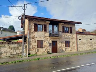 Casa  Estrada rasa de abaixo. Casa de piedra a dos minutos del centro urbano de noia