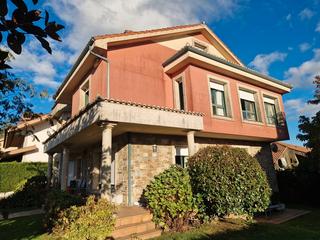 Chalet  Rúa fonte do briso. Azabache vende chalet individual a 1min. de santiago