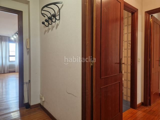 Foto 2ccea03a-cf14-47f8-b2b5-c82f67d7a7ac. Pis a rúa buxo 2 a Teo