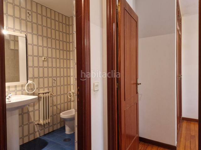 Foto ab263f7b-b2a1-44f0-a8ee-9cc54a7106e1. Pis a rúa buxo 2 a Teo
