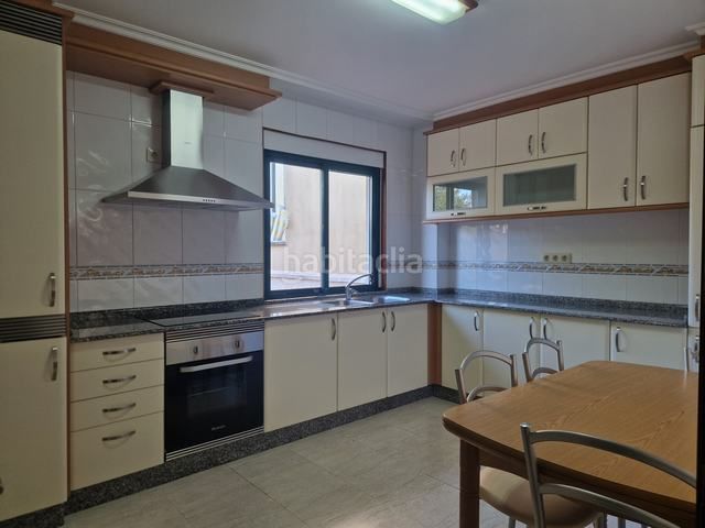 Foto d8b98cd9-dbc2-4d97-9cbc-6634c5034ead. Piso en rúa alcalde lorenzo 18 azabache vende impecable piso en Bertamirans en Ames