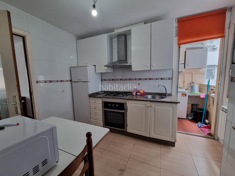 Foto b38a3766-b58f-4e0f-8795-1127d0a9d0c4. Alquiler piso en rúa de frei rosendo salvado 21 piso 3 dormitorios para curso en Santiago de Compostela