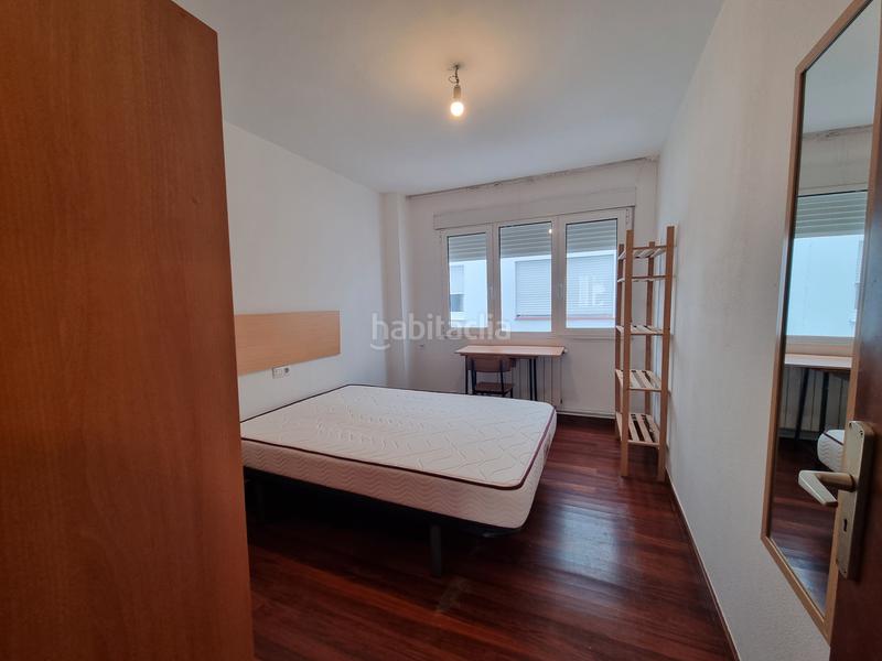 Foto e2bc3c2e-c443-43bd-a9f7-5e88bee97143. Alquiler piso en rúa de frei rosendo salvado 21 piso 3 dormitorios para curso en Santiago de Compostela