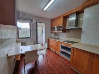 Miete Etagenwohnung in Avenida de ferrol 56. Piso muy amplio y luminoso en conxo