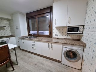 Affitto Appartamento in Rúa de frei rosendo salvado 13. Piso 3 dormitorios en ensanche para curso universitario