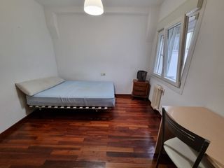 Miete Etagenwohnung  Rúa de santiago de chile. Piso exterior 3 dormitorios para estudiantes