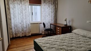 Affitto Appartamento in Praza roxa 2. Piso muy amplio en praza roxa para contrato de temporada