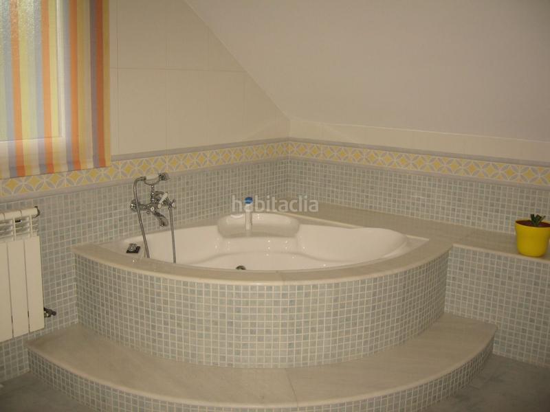 Foto b575541b-fe01-40f4-8a65-76deaef56dc4. Casa con parcheggio piscina in Parroquias de Santiago Santiago de Compostela