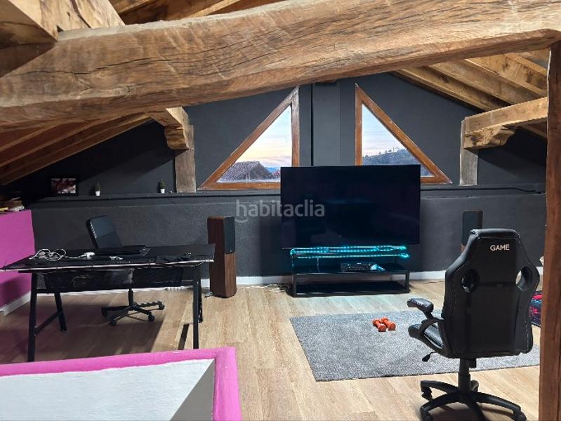 Foto fbb2e4e1-083b-4c69-87af-c73ba8159098. Masia amb xemeneia calefacció a Orozko