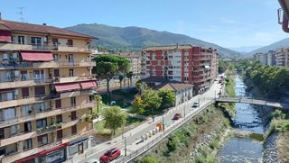 Appartement à Nerbion kalea 3. Venta de piso centrico en c/ nervion, 3, llodio (alava)