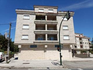 Local commercial à Avenida rosalía de castro 108