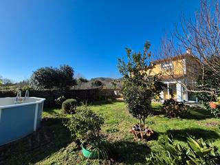 Chalet à N-640 11. Vivienda unifamiliar con jardín
