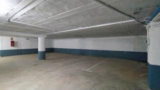 Parking voiture à Avenida de emilia pardo bazán 9. Amplia plaza de garaje en sanxenxo