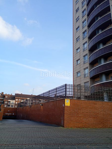 Foto 3ad92648-7e04-4da7-bb0b-cd76be3e4067. Aparcament cotxe a Montevil Gijón