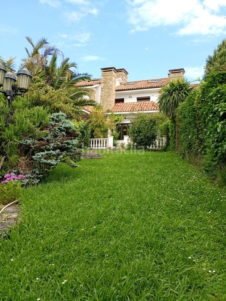 Foto 28fadbeb-3a2f-425a-ad7f-0e7b12a2e877. Casa a schiera in camino arenas 654 in Somió Gijón