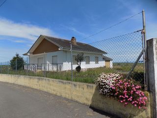 Haus  N/a. Se vende casa en caroyas, valdes, asturias. vistas al mar.