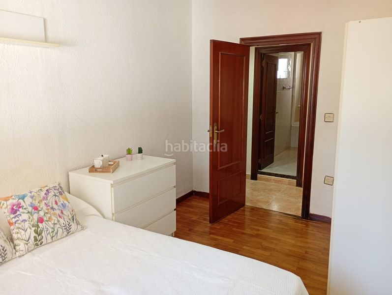 Foto 4f8cedc5-8281-4bf1-acd3-46596508888c. Pis a calle de álava 8 a Pumarín Gijón