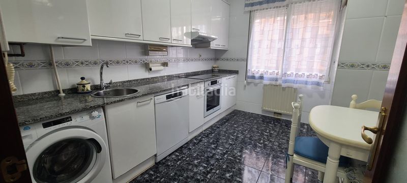 Foto daecb415-85e7-485d-85e7-a00ed71f5ba1. Location appartement dans calle de álava 47 dans Pumarín Gijón