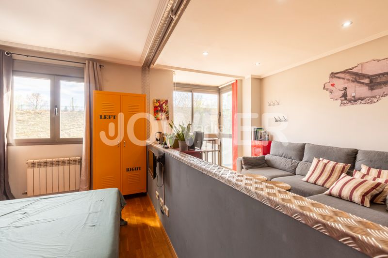 Foto fee24d75-579c-44af-ae18-a60f66aa452e. Pis amb aparcament piscina a Rejas Madrid