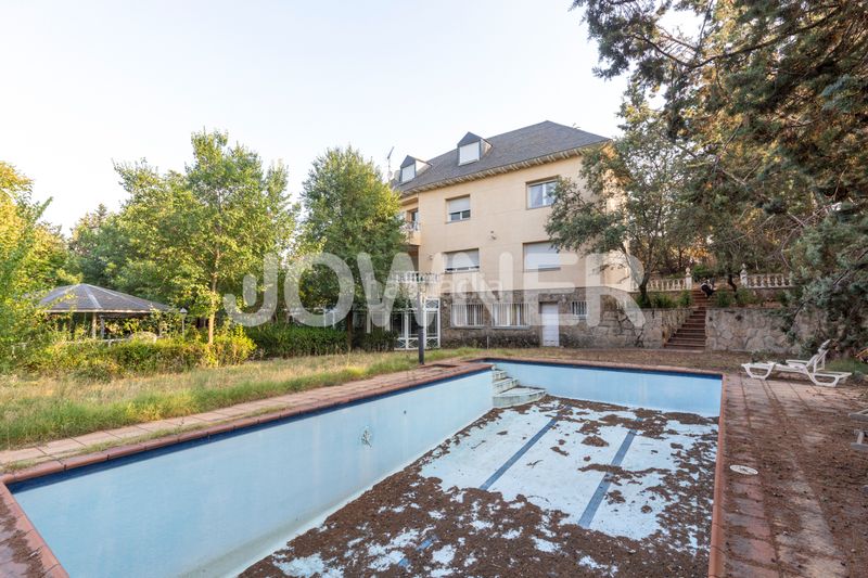 Foto 21eae6dd-9c1c-4e0f-8743-51641cc2db9b. Chalet with fireplace heating parking pool in Molino de la Hoz Rozas de Madrid (Las)