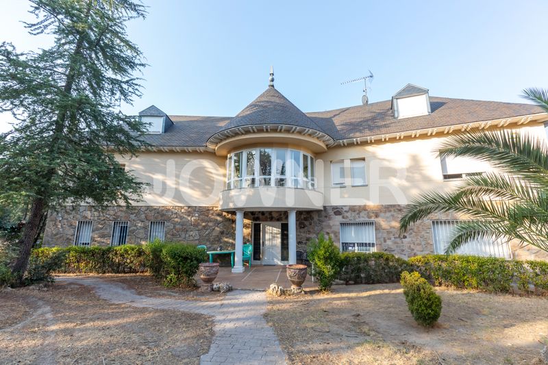 Foto 622154c9-a630-48aa-bd99-0b7e4c6f638e. Chalet with fireplace heating parking pool in Molino de la Hoz Rozas de Madrid (Las)