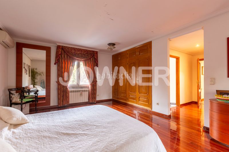 Foto bd9cfe70-99ff-43a5-8048-6973c90e2128. Chalet with fireplace heating parking pool in Molino de la Hoz Rozas de Madrid (Las)