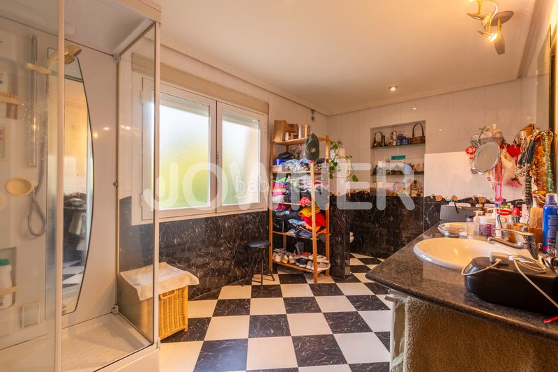 Foto f3dfb9bd-3406-4ed7-b92f-1a7d1d071817. Chalet with fireplace heating parking pool in Molino de la Hoz Rozas de Madrid (Las)