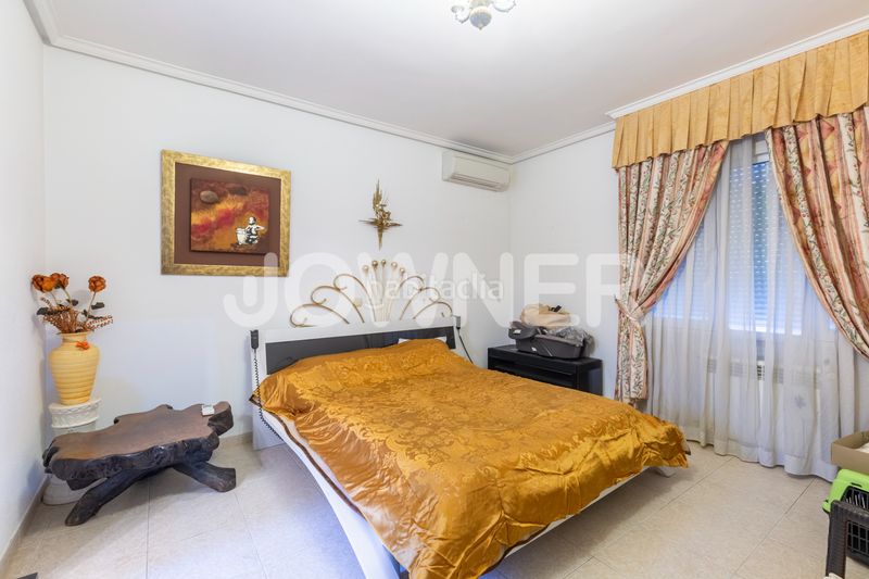 Foto fb77d929-8c30-4608-98ca-2fad1185c865. Chalet with fireplace heating parking pool in Molino de la Hoz Rozas de Madrid (Las)