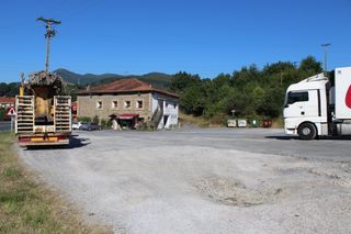Casale in Txako auzunea 6-4. Caserío independiente con negocio y solar comercial de 400 m² en