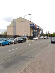 Edificio  Calle de guadarrama. A tan solo 90 kilómetros de madrid!!!!

en la entrada a segovi