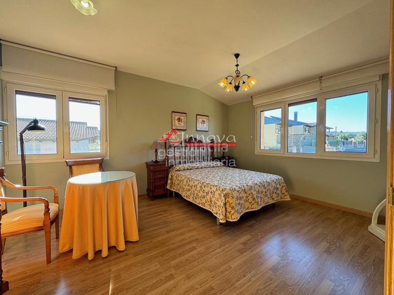 Foto 2e746d50-5625-4395-ae96-e571a970a242. Haus mit parking in Palazuelos de Eresma